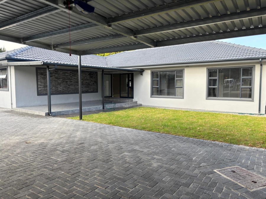 To Let 3 Bedroom Property for Rent in Silver Oaks Western Cape